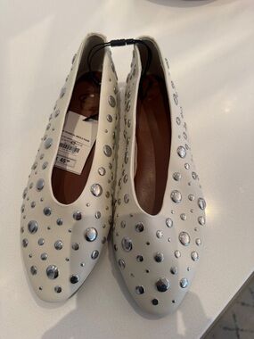 Zara Ivory Ballet Flats with Silver Stud Accents - size 39